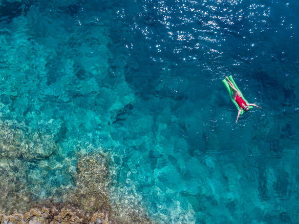 donna rilassante nel mare - sea swimming greece women foto e immagini stock