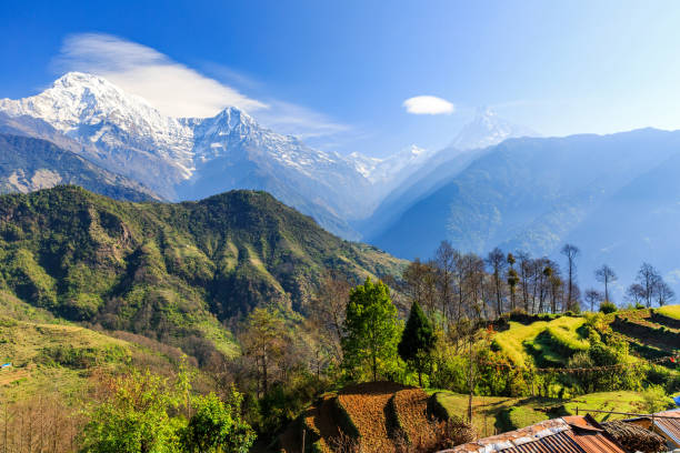 blick am morgen - eastern europe mountain range mountain village stock-fotos und bilder