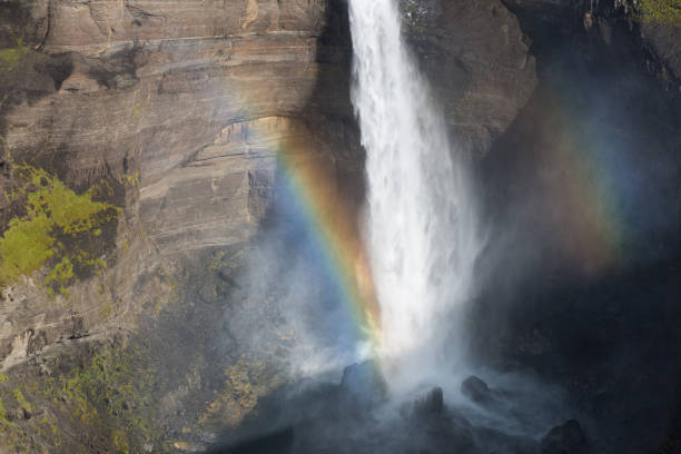 fragment wodospadu haifoss z tęczą - national landmark outdoors black and white horizontal zdjęcia i obrazy z banku zdjęć