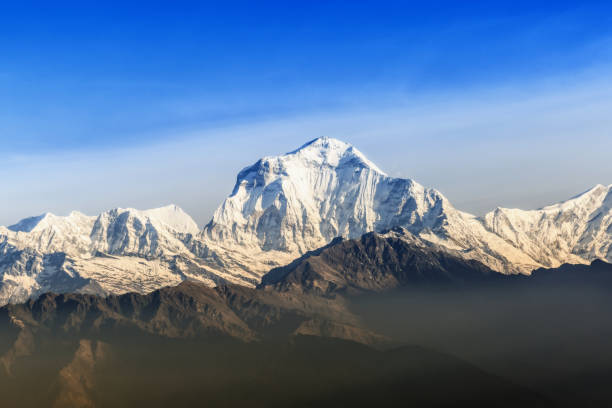 sunrise aussicht vom poon hill - eastern europe mountain range mountain village stock-fotos und bilder