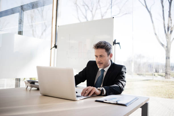 istock Businessman working in the office with laptop computer 897639452