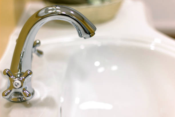 istock Water tap faucet in a classic bathroom. 897650174