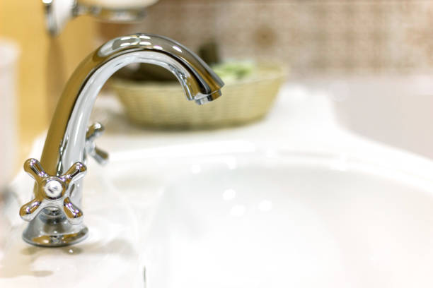 istock Water tap faucet in a classic bathroom. 897650258