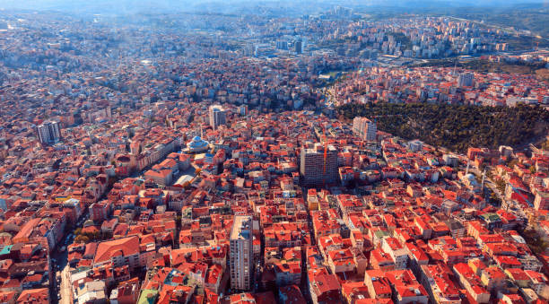 vista da cidade, vista a partir da altura de istambul (telhados) - roof tile architectural detail architecture and buildings built structure - fotografias e filmes do acervo