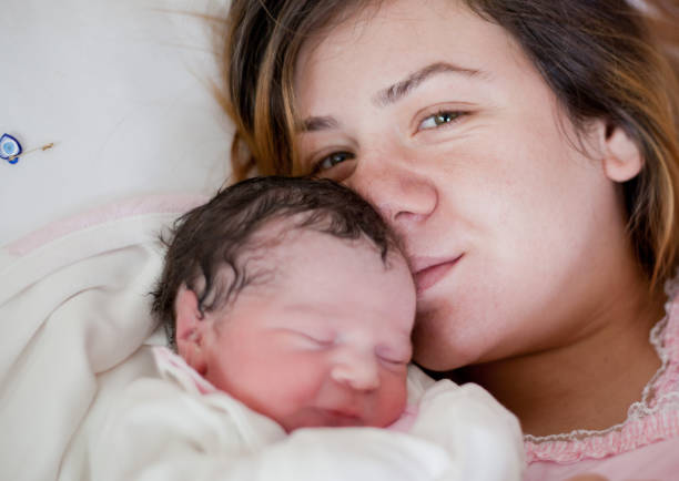 new born baby with his mother - new childbirth new life love imagens e fotografias de stock