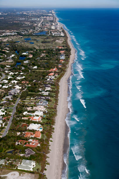 istock Living in Florida 897692366