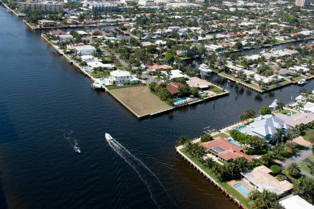 istock Living in Florida 897692414