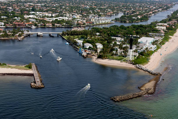 istock Living in Florida 897692466