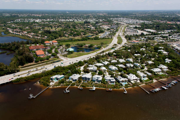 istock Living in Florida 897697890