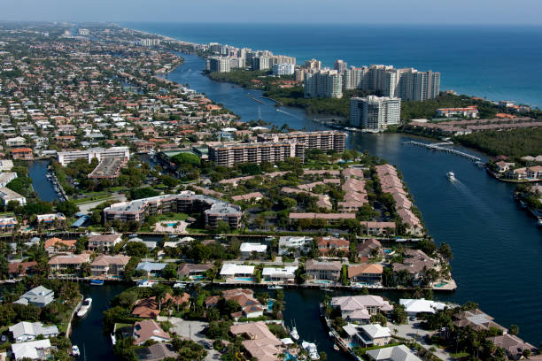 istock Living in Florida 897698062