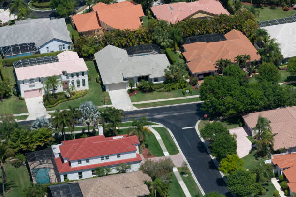 istock Living in Florida 897698326