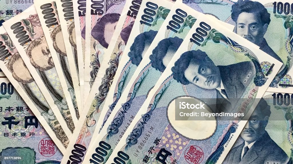 เงิน ธนบัตรเยนของญี่ปุ่น ภาพสต็อก - ดาวน์โหลดรูปภาพตอนนี้ - ธนบัตร -  เงินตรา, เยน - สกุลเงินเอเชียทั้งหมด, ประเทศญี่ปุ่น - Istock