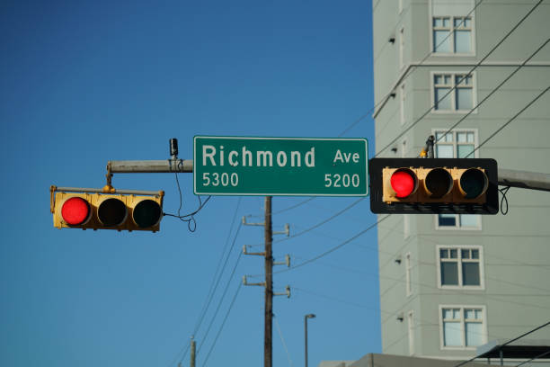 istock Traffic Signals in the City 897868570