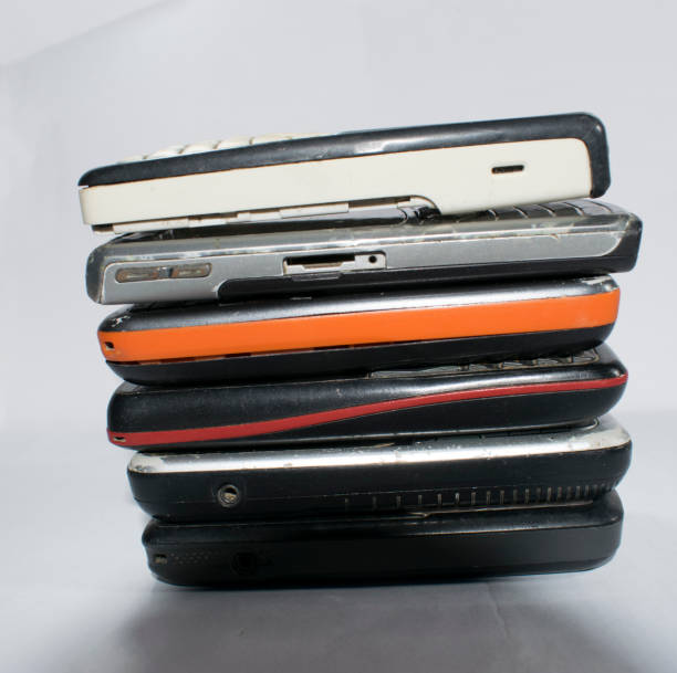 istock old used feature mobile phones keypad old days isolated in white background 897988522