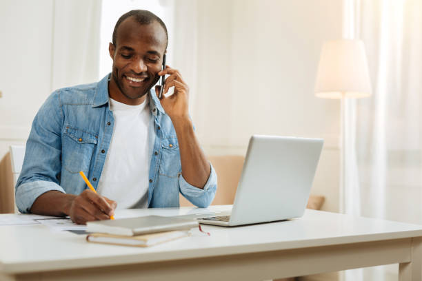 istock Alert man talking on the phone and writing 898009922