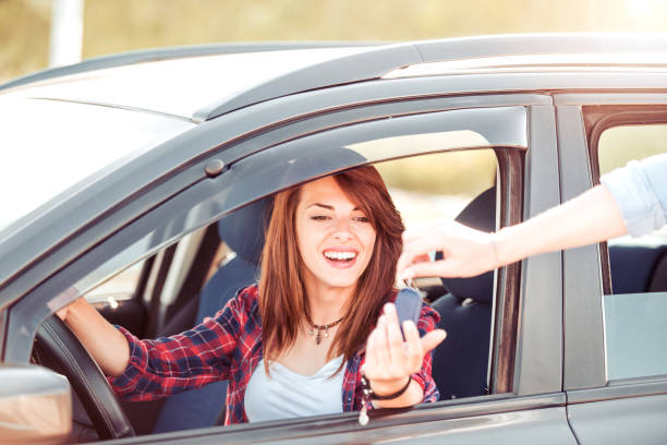 istock Young beautiful woman receive the keys 898011252