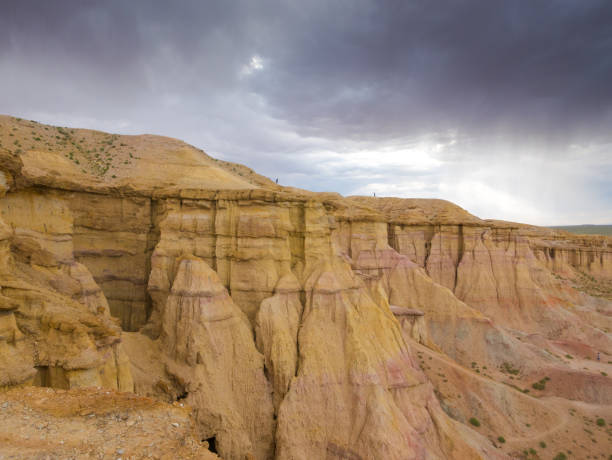 istock Mongolia Gobi desert, canyon with sand and infinite horizons 898021684