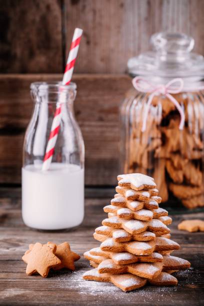 istock Homemade baked Christmas gingerbread tree with icing sugar 898031346