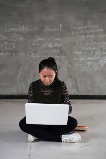 istock The female Student working on the floor to use laptop 898071100