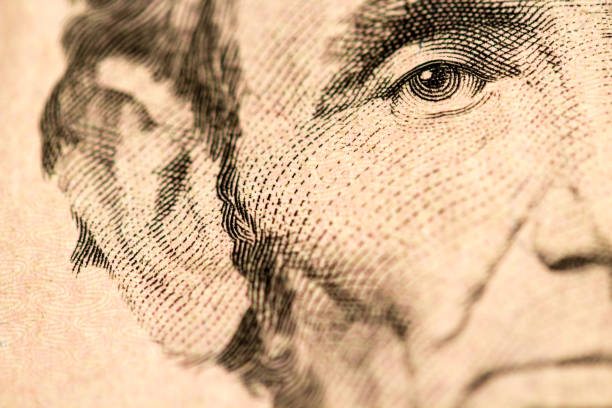 zbliżenie abraham lincoln twarz na pięć dolar bill - president currency five dollar bill us paper currency zdjęcia i obrazy z banku zdjęć