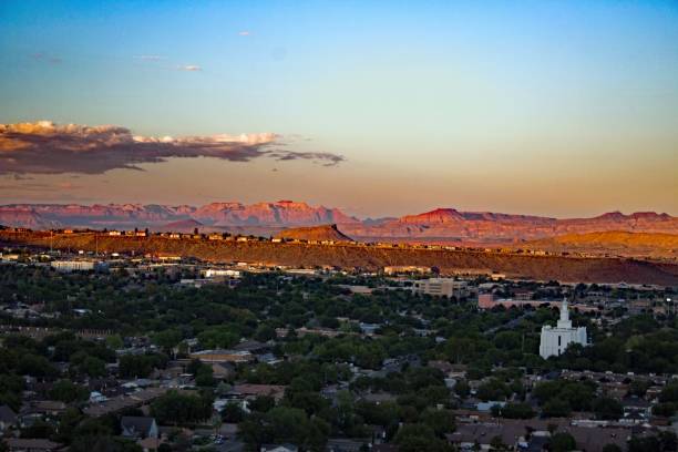 saint george / utah - overlook by night - mountain range utah sky mountain imagens e fotografias de stock