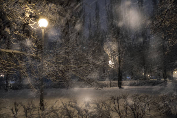 istock Snowfall in the city. 898165330