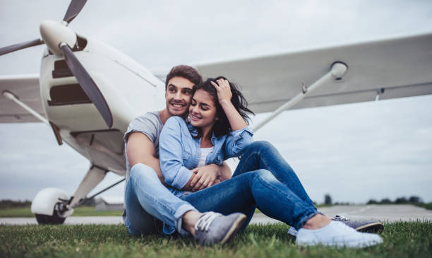 istock Couple near plane. 898185610