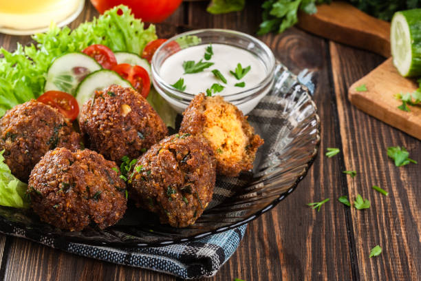 istock Chickpea falafel balls with vegetables 898191904