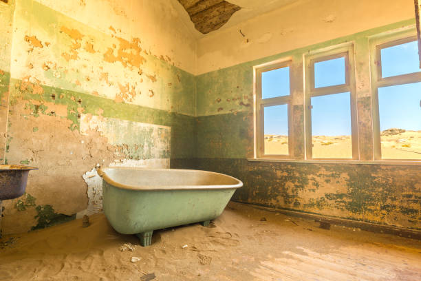 istock Bath in sand filled room at Kolmanskop 898201472