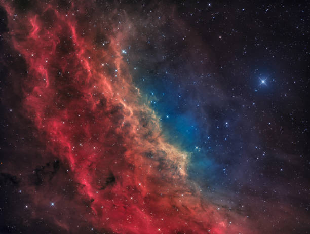 밝은 별 menkib와 페르세우스 별자리에에서 캘리포니아 성운 - 기체 물리 구조 뉴스 사진 이미지