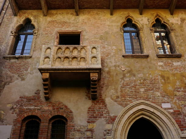 la casa di giulietta - travel juliets balcony balcony europe foto e immagini stock