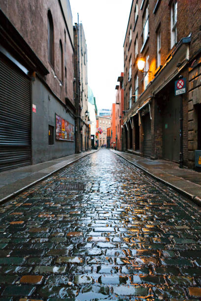 istock Wet Backstreet in Dublin, Ireland 898248142