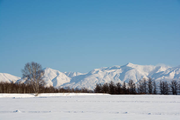 istock Scenery of snowy mountains 898261000