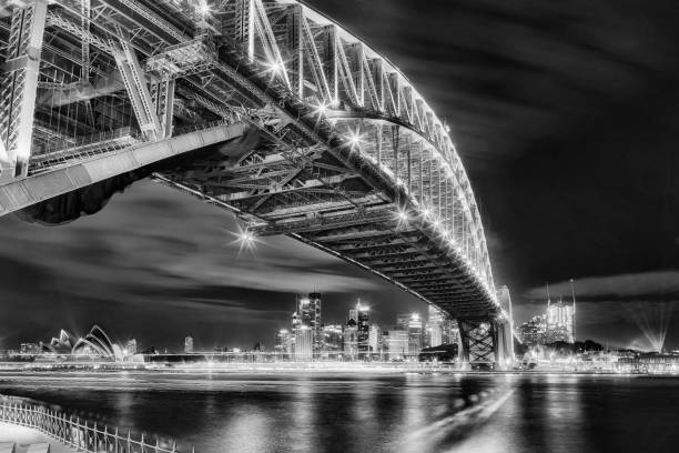 istock Sy Vivid 2016 Milsons Landmarks BW 898265774