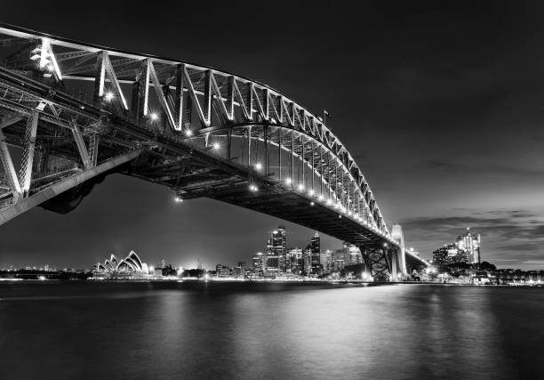istock Sy Kirribilli Bridge Right Arch CBD 898267220
