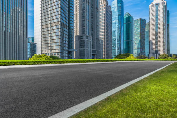 istock Clean asphalt road with city skyline background 898284784