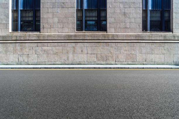 empty asphalt road front of the wall - out side imagens e fotografias de stock