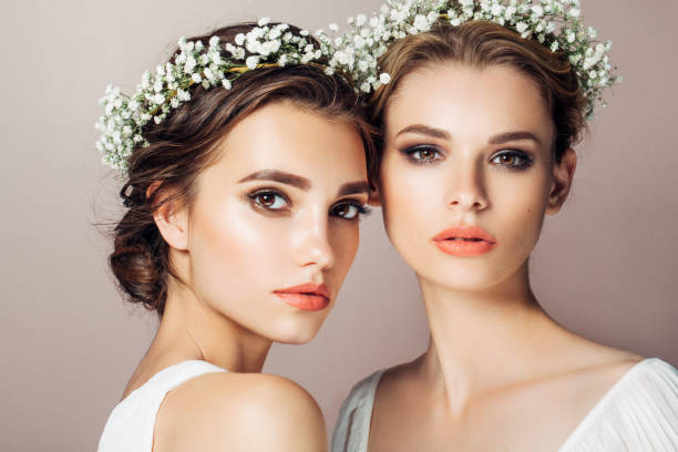 deux jolies filles - hairstyle fashion model make up fashion photos et images de collection