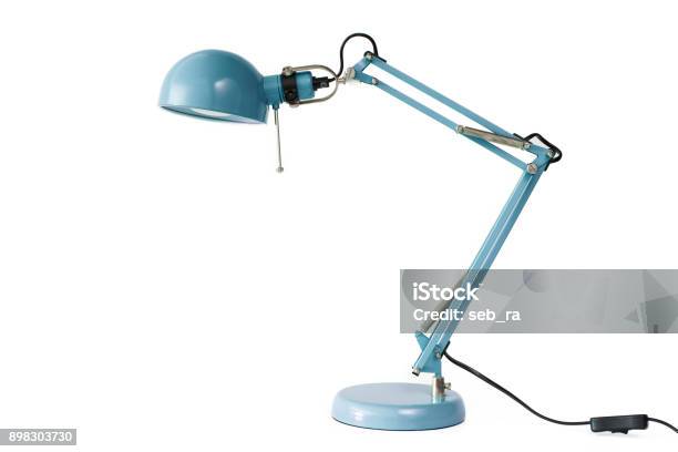 Lampada Da Scrivania Blu Isolata Su Sfondo Bianco - Fotografie stock e altre immagini di Lampada elettrica - Lampada elettrica, Sfondo bianco, Ufficio