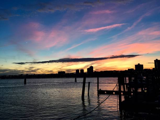 istock Silhouette city and dock on Hudson River with sunset sky 898315812