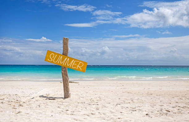 istock Wooden sign on tropical beach 898316176
