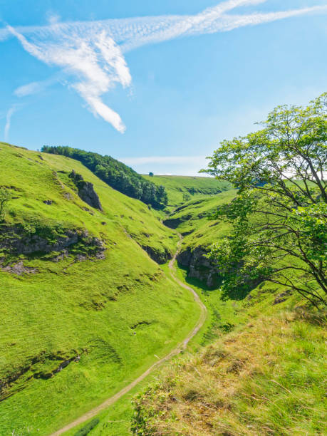 profundo vale perto de castleton, peak district - mam tor - fotografias e filmes do acervo