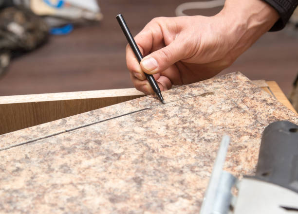 istock Master cuts wood with a jig saw 898331676