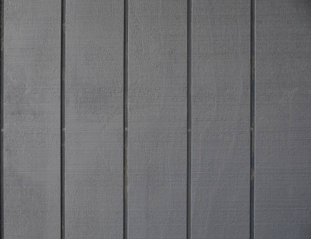legno dipinto di grigio strutturato a strisce verticali - wood seamless barn wall foto e immagini stock