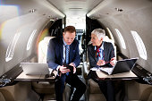 business-paar-im-privat-jet-flugzeug.jpg?b=1&s=170x170&k=20&c=xHKw5D_lHkIc5HuNZ3vi5M8hfSp-qj3dLCeJuf9WPmo=