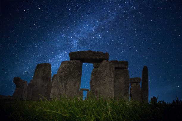 istock SaliStarry Night Stonehenge 898356046
