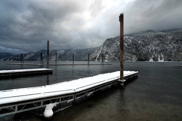 neve na doca junto ao lago. - farragut - fotografias e filmes do acervo