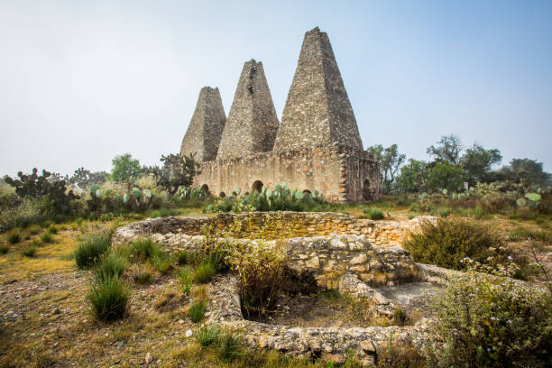 istock Pozos de Mineral miners town 898403098