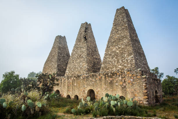istock Pozos de Mineral miners town 898403130