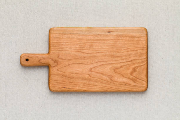 tabla de cortar de madera cerezo en tabla de cortar de madera hecho a mano, lino - 5908 fotografías e imágenes de stock